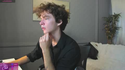 Snapshot of tommy_jamm chatting on 03-10-25, 10:04 Tommy online show from 03-10-25, 10:04