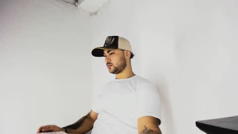 Snapshot of tommy_sccott chatting on 11-01-25, 10:34 tommy_sccott online show from 11-01-25, 10:34