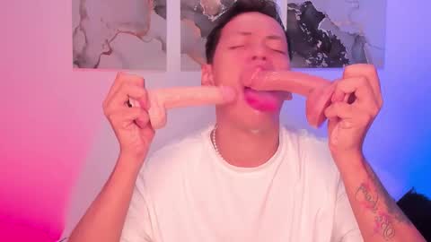 Snapshot of tommy_steelee chatting on 11-10-25, 04:06 Tommy online show from 11-10-25, 04:06