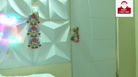 Snapshot of toni2814 chatting on 12-22-24, 12:27 Antonio online show from 12-22-24, 12:27