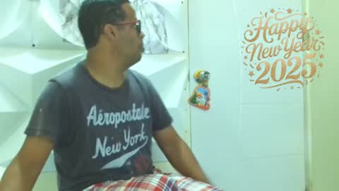 Snapshot of toni2814 chatting on 01-01-25, 01:05 Antonio online show from 01-01-25, 01:05