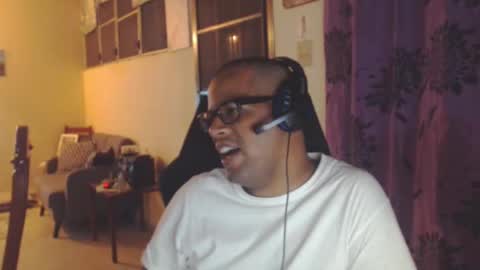 Snapshot of toni2814 chatting on 02-10-25, 01:35 Antonio online show from 02-10-25, 01:35