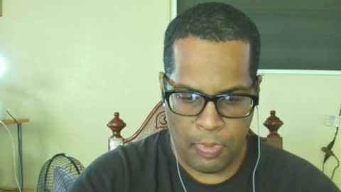Snapshot of toni2814 chatting on 03-01-25, 12:23 Antonio online show from 03-01-25, 12:23