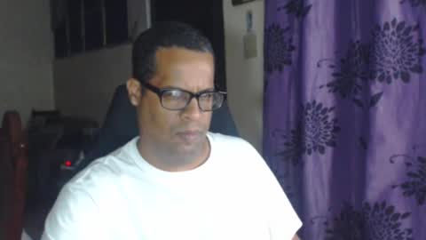 Snapshot of toni2814 chatting on 03-08-25, 02:55 Antonio online show from 03-08-25, 02:55