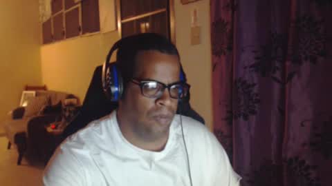 Snapshot of toni2814 chatting on 03-09-25, 01:56 Antonio online show from 03-09-25, 01:56
