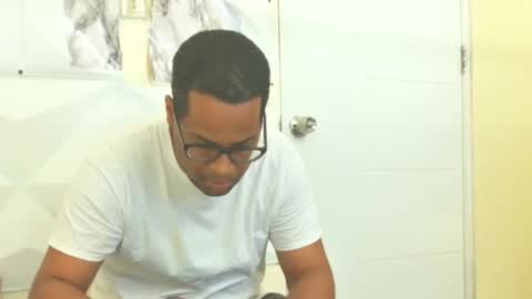 Snapshot of toni2814 chatting on 03-09-25, 01:15 Antonio online show from 03-09-25, 01:15