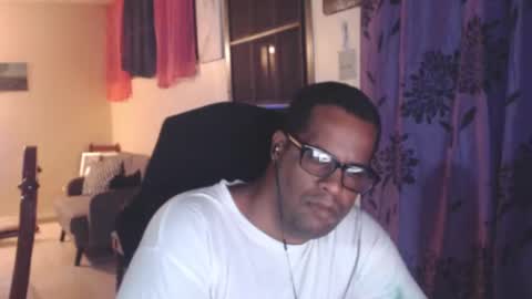 Snapshot of toni2814 chatting on 10-20-25, 02:01 Antonio online show from 10-20-25, 02:01