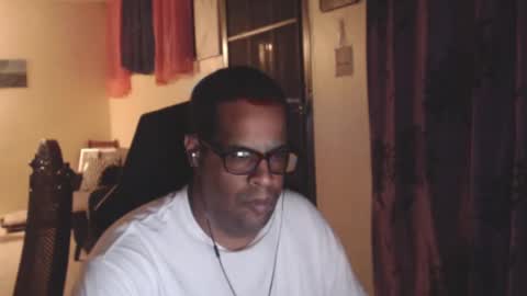 Snapshot of toni2814 chatting on 10-21-25, 02:12 Antonio online show from 10-21-25, 02:12