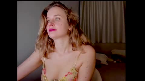 Snapshot of tony_and_alice chatting on 12-28-24, 10:44 Tony and Alice online show from 12-28-24, 10:44