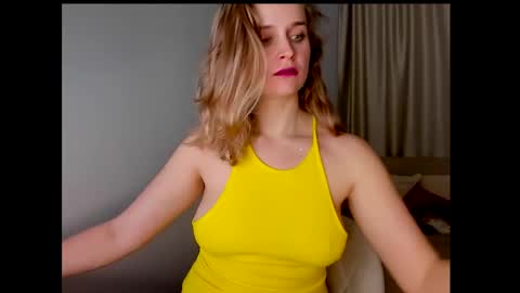 Snapshot of tony_and_alice chatting on 01-02-25, 10:33 Tony and Alice online show from 01-02-25, 10:33