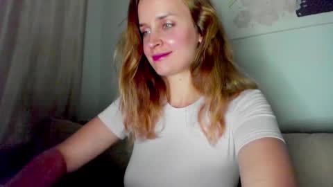 Snapshot of tony_and_alice chatting on 09-21-25, 07:48 Tony and Alice online show from 09-21-25, 07:48