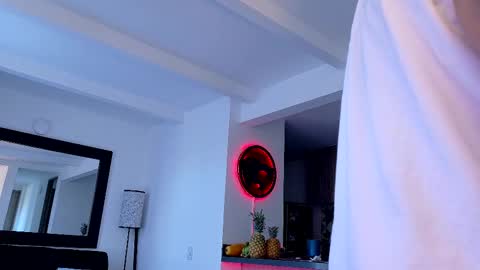 tony muscle1 online show from 10-25-25, 09:53