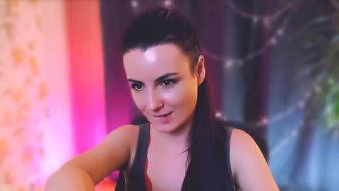 Elizabeth online show from 01-11-25, 01:37