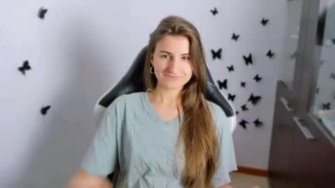 Snapshot of tooboringgirl chatting on 09-21-25, 04:19 Alisson online show from 09-21-25, 04:19