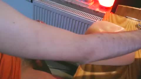 toohugeandstonedxoxo online show from 09-12-25, 11:04