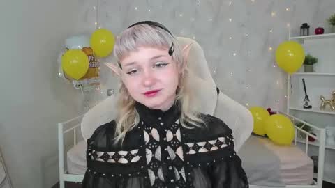 Tori online show from 10-04-25, 12:08