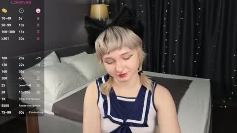 Tori online show from 11-21-25, 12:10