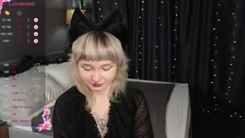 Tori online show from 11-28-25, 12:13