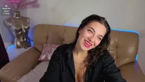 Snapshot of tory_vixen chatting on 07-17-26, 02:07 Victoria online show from 07-17-26, 02:07
