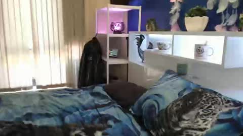 Snapshot of total_aussie_milfs chatting on 01-28-25, 12:05 Milly online show from 01-28-25, 12:05