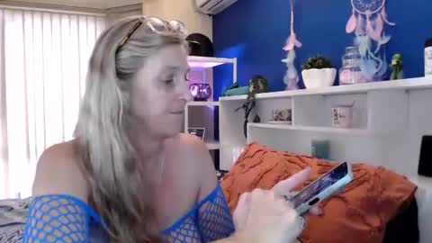 Snapshot of total_aussie_milfs chatting on 02-04-25, 11:06 Milly online show from 02-04-25, 11:06