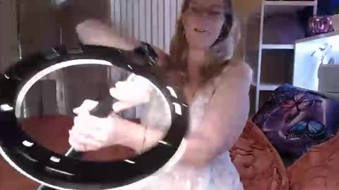 Snapshot of total_aussie_milfs chatting on 09-15-25, 11:27 Milly online show from 09-15-25, 11:27