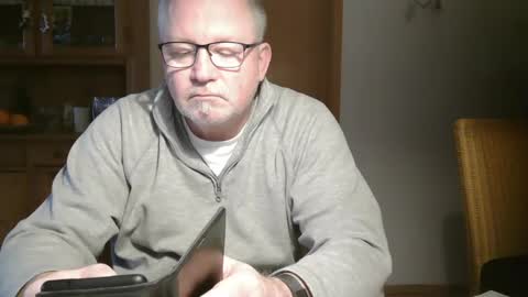 Snapshot of toto758 chatting on 12-23-24, 11:47 toto758 online show from 12-23-24, 11:47