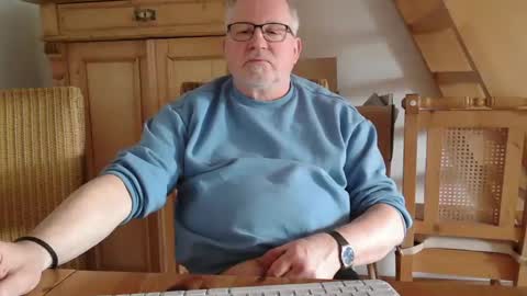 Snapshot of toto758 chatting on 02-20-25, 12:36 toto758 online show from 02-20-25, 12:36