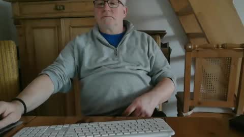 Snapshot of toto758 chatting on 02-26-25, 10:36 toto758 online show from 02-26-25, 10:36