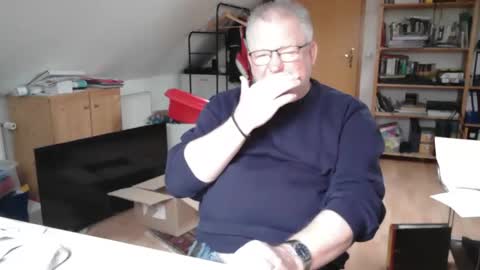 Snapshot of toto758 chatting on 11-19-25, 10:59 toto758 online show from 11-19-25, 10:59