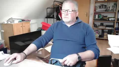 Snapshot of toto758 chatting on 11-25-25, 11:10 toto758 online show from 11-25-25, 11:10