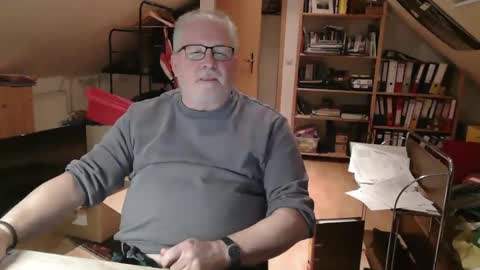 Snapshot of toto758 chatting on 12-04-25, 09:23 toto758 online show from 12-04-25, 09:23