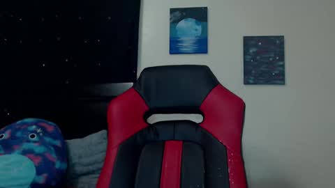 Snapshot of toxiclilly chatting on 12-17-24, 10:44 Lilly Miss Mistress Goddess Maam Queen Boss online show from 12-17-24, 10:44