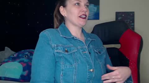 Snapshot of toxiclilly chatting on 01-06-25, 11:40 Lilly Miss Mistress Goddess Maam Queen Boss online show from 01-06-25, 11:40