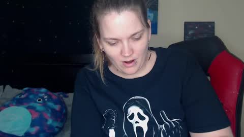 Snapshot of toxiclilly chatting on 01-24-25, 08:55 Lilly Miss Mistress Goddess Maam Queen Boss online show from 01-24-25, 08:55