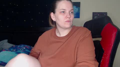 Snapshot of toxiclilly chatting on 02-05-25, 09:04 Lilly Miss Mistress Goddess Maam Queen Boss online show from 02-05-25, 09:04