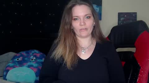 Snapshot of toxiclilly chatting on 02-06-25, 06:18 Lilly Miss Mistress Goddess Maam Queen Boss online show from 02-06-25, 06:18