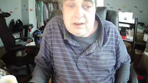 Snapshot of transmtfhello chatting on 01-07-25, 01:24 Peter online show from 01-07-25, 01:24