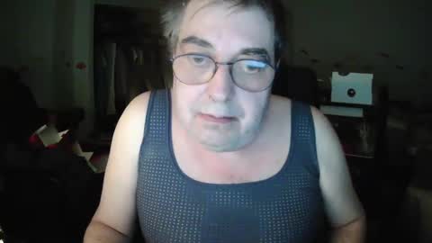 Snapshot of transmtfhello chatting on 02-23-25, 11:04 Peter online show from 02-23-25, 11:04