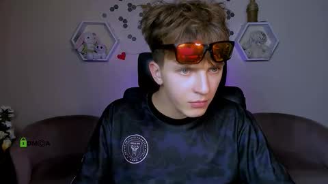 Travis online show from 09-18-25, 07:16