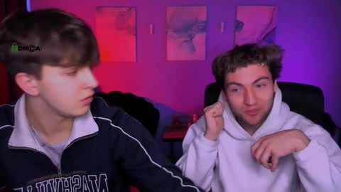 Snapshot of travis_wolf_ chatting on 02-08-26, 09:45 Travis online show from 02-08-26, 09:45