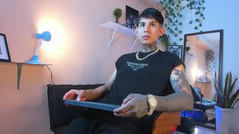 TRAV - INDEPENDENT MODEL online show from 01-27-25, 04:20