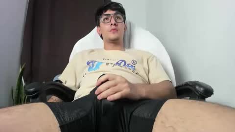 Trebol Lynn online show from 12-21-25, 03:57