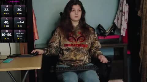 TreeJeanne online show from 10-25-25, 12:34