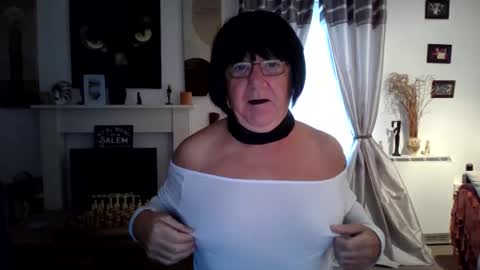 Snapshot of trinity1011 chatting on 10-01-25, 06:52 trinity1011 online show from 10-01-25, 06:52