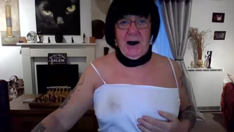 Snapshot of trinity1011 chatting on 11-06-25, 06:58 trinity1011 online show from 11-06-25, 06:58