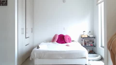 Snapshot of trinity_prestige chatting on 10-02-25, 01:18 TRINITY online show from 10-02-25, 01:18