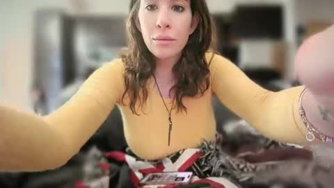 Snapshot of trinityxsecret chatting on 01-06-25, 08:18 MadisonMontgomery online show from 01-06-25, 08:18