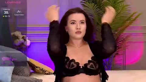 Snapshot of trisha_winslet chatting on 02-10-25, 09:14 trisha_winslet online show from 02-10-25, 09:14