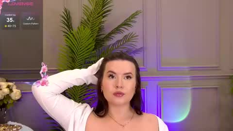 Snapshot of trisha_winslet chatting on 03-08-25, 07:49 trisha_winslet online show from 03-08-25, 07:49